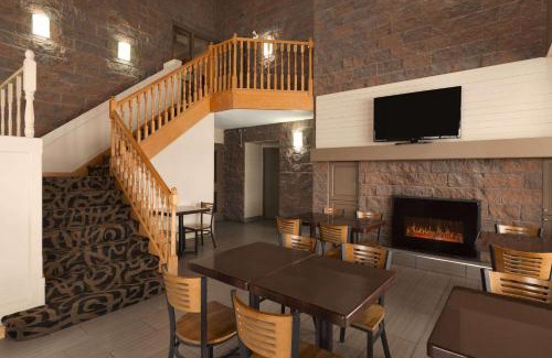 Timmins Hotel | Super 8 by Wyndham Timmins ON