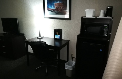 Timmins Hotel | Super 8 by Wyndham Timmins ON