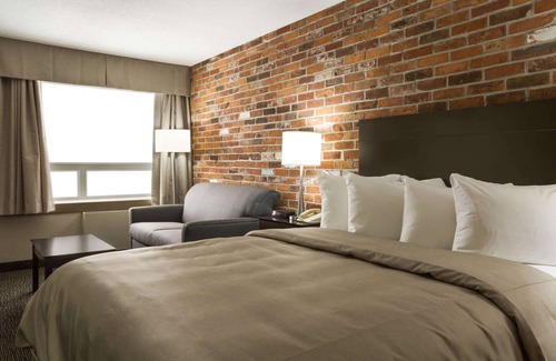 Timmins Hotel | Super 8 by Wyndham Timmins ON