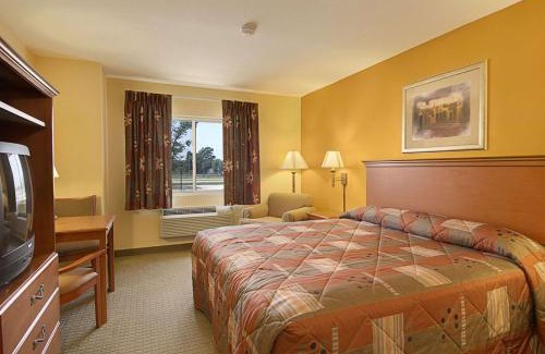 Pauline Hotel | Super 8 by Wyndham Topeka at Forbes Landing