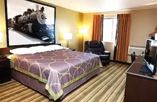 Topeka Hotel | Super 8 by Wyndham Topeka/Wanamaker RD/I-70