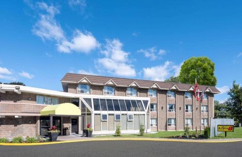 Scarborough Hotel | Super 8 by Wyndham Toronto East ON