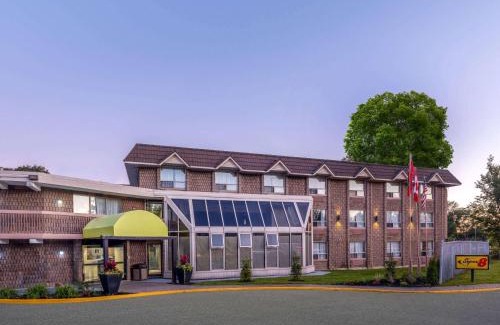 Scarborough Hotel | Super 8 by Wyndham Toronto East ON