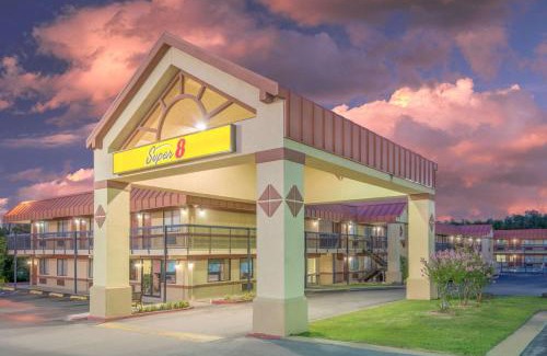 Tulsa Hotel | Super 8 by Wyndham Tulsa