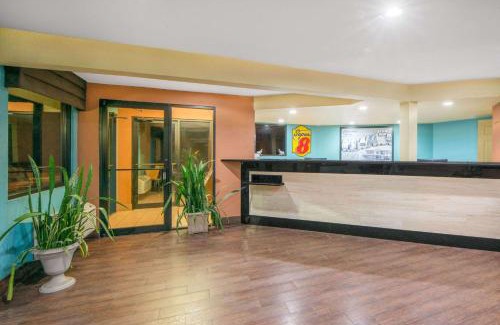 Tulsa Hotel | Super 8 by Wyndham Tulsa