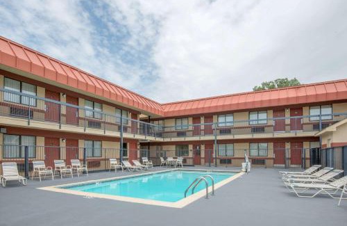 Tulsa Hotel | Super 8 by Wyndham Tulsa