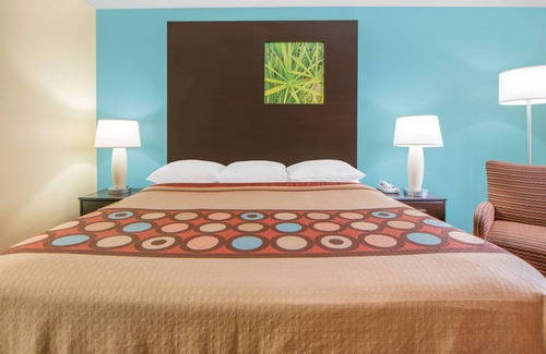 Tulsa Hotel | Super 8 by Wyndham Tulsa