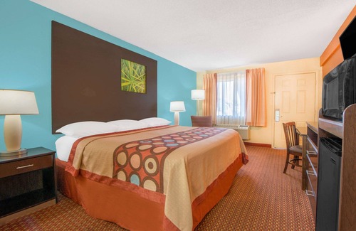 Tulsa Hotel | Super 8 by Wyndham Tulsa