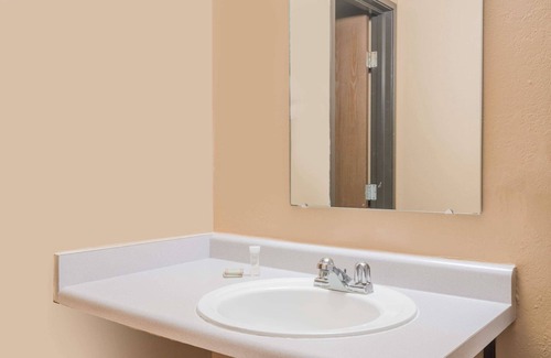 Brooklyn Center Hotel | Super 8 by Wyndham Brooklyn Center/MPLS