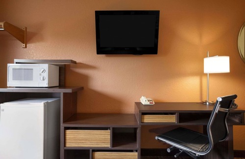 Fairview Heights Hotel | Super 8 by Wyndham Fairview Heights-St. Louis