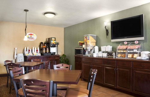 Fairview Heights Hotel | Super 8 by Wyndham Fairview Heights-St. Louis