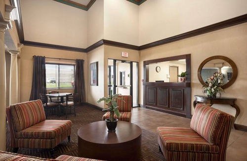 Fairview Heights Hotel | Super 8 by Wyndham Fairview Heights-St. Louis