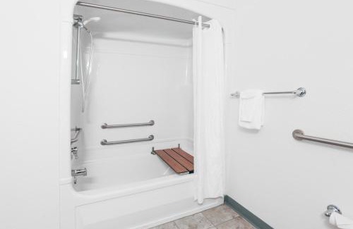 Sault Ste. Marie Hotel | Super 8 by Wyndham Sault Ste. Marie