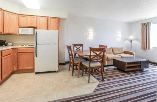 Sault Ste. Marie Hotel | Super 8 by Wyndham Sault Ste. Marie