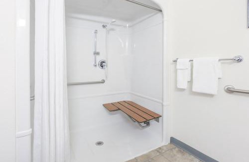Sault Ste. Marie Hotel | Super 8 by Wyndham Sault Ste. Marie