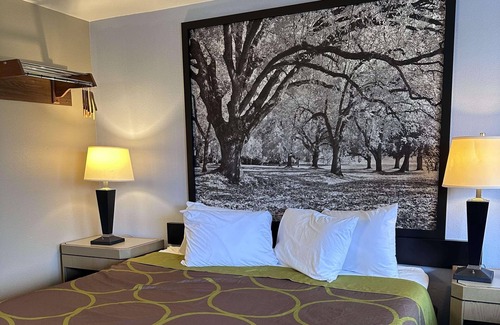 Vancouver Hotel | Super 8 by Wyndham Vancouver East