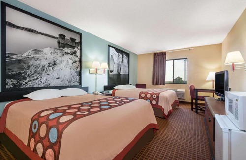 Wa Keeney Hotel | Super 8 by Wyndham Wakeeney