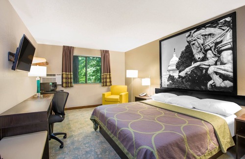 Waldorf Hotel | Super 8 by Wyndham Waldorf