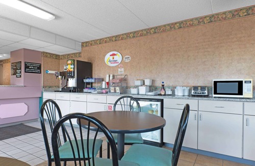 Wapakoneta Hotel | Super 8 by Wyndham Wapakoneta