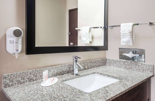 Warrensburg Hotel | Super 8 by Wyndham Warrensburg
