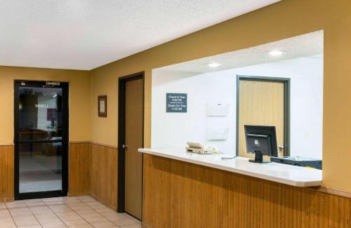 Warrenton Hotel | Super 8 by Wyndham Warrenton