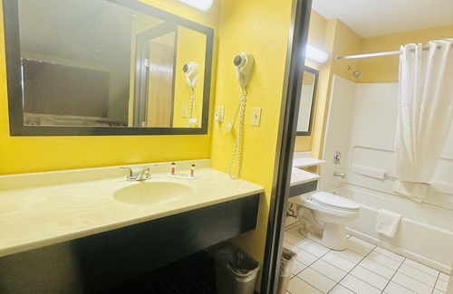 Warrenton Hotel | Super 8 by Wyndham Warrenton