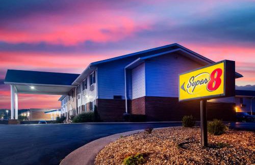Washington Hotel | Super 8 by Wyndham Washington