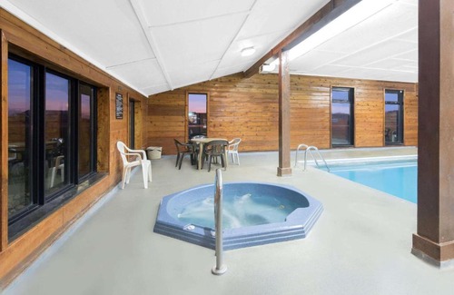Watertown Hotel | Super 8 by Wyndham Watertown