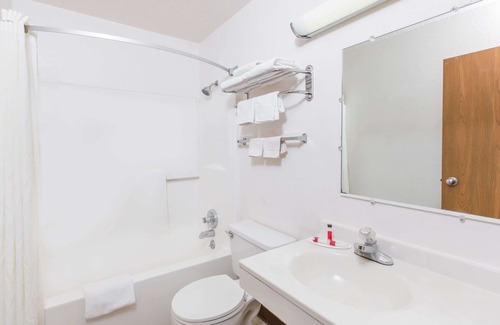 Wayne Hotel | Super 8 by Wyndham Wayne
