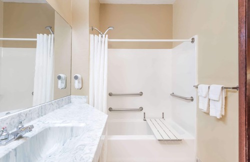 Weslaco Hotel | Super 8 by Wyndham Weslaco