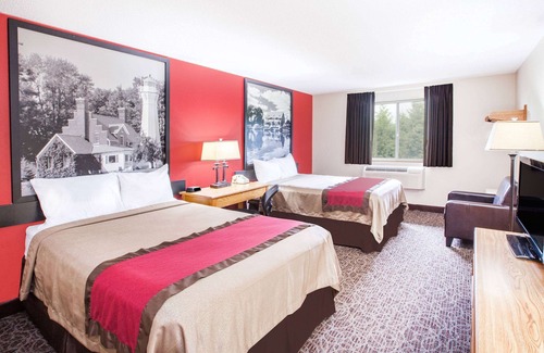 West Branch Hotel | Super 8 by Wyndham West Branch