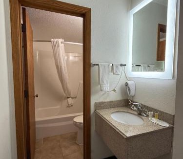 West Fargo Hotel | Super 8 by Wyndham West Fargo Main Ave ND