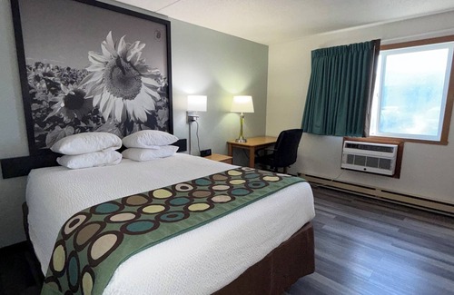 West Fargo Hotel | Super 8 by Wyndham West Fargo Main Ave ND
