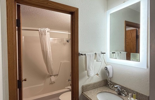 West Fargo Hotel | Super 8 by Wyndham West Fargo Main Ave ND