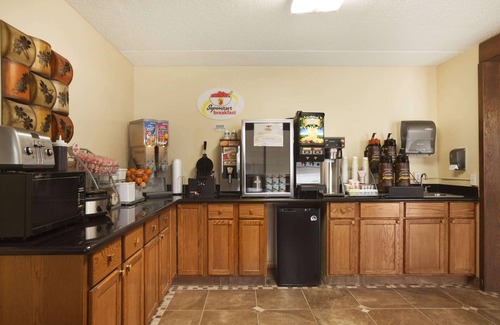 West Fargo Hotel | Super 8 by Wyndham West Fargo Main Ave ND