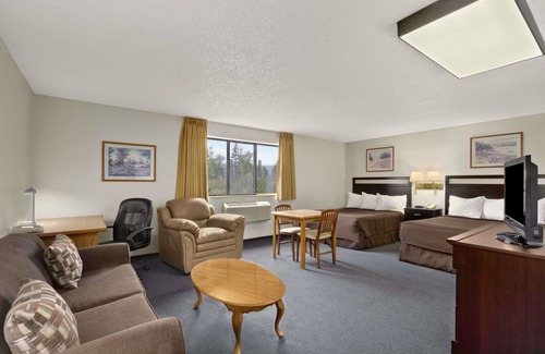 Williams Lake Hotel | Super 8 by Wyndham Williams Lake BC