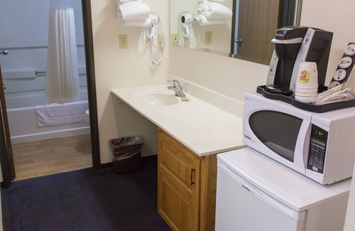 Williams Lake Hotel | Super 8 by Wyndham Williams Lake BC