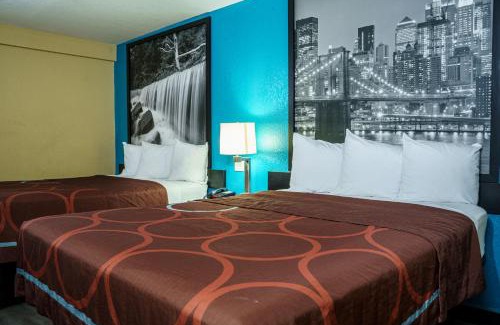 Wichita Hotel | Super 8 by Wyndham Wichita Airport West Kellogg