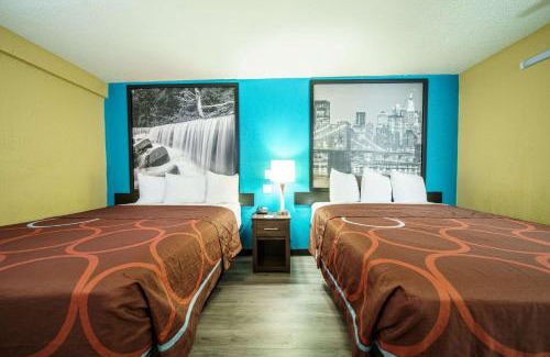 Wichita Hotel | Super 8 by Wyndham Wichita Airport West Kellogg