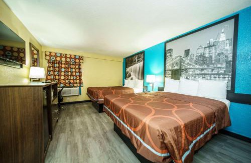 Wichita Hotel | Super 8 by Wyndham Wichita Airport West Kellogg