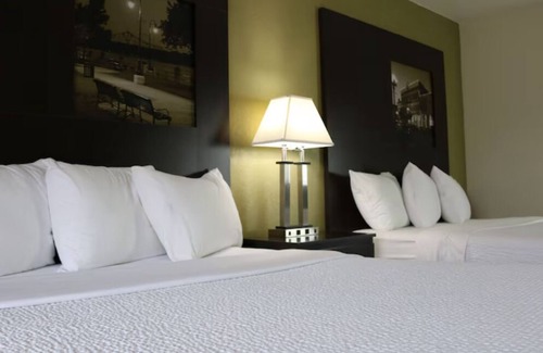 Winona Hotel | Super 8 by Wyndham Winona MN