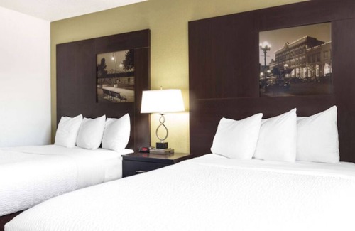Winona Hotel | Super 8 by Wyndham Winona MN
