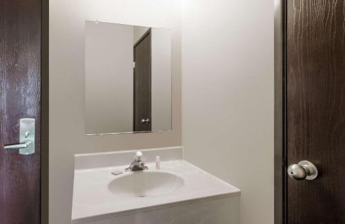 Woodstock Hotel | Super 8 by Wyndham Woodstock