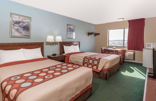 Woodstock Hotel | Super 8 by Wyndham Woodstock