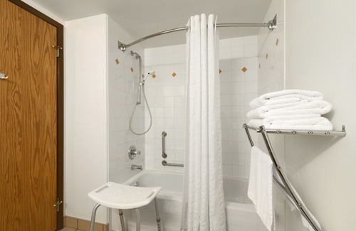 Yellowknife Hotel | Super 8 by Wyndham Yellowknife