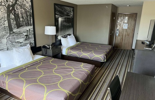 Yorkville Hotel | Super 8 by Wyndham Yorkville