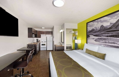 Fort McMurray Hotel | Super 8 Fort McMurray