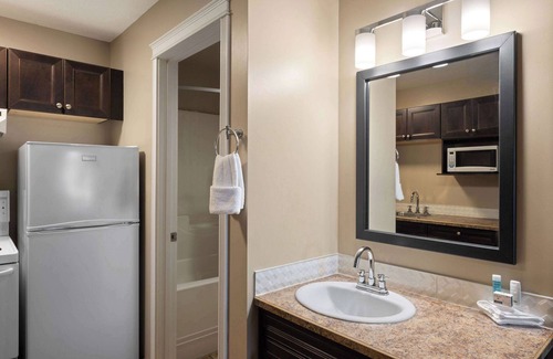 Fort McMurray Hotel | Super 8 Fort McMurray