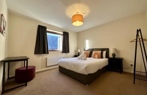 Bicester Apartment | Super Apartment next to Bicester Village Sleeps 4