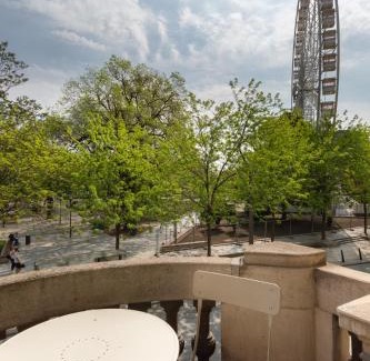 Belvaros - Lipotvaros Apartment | SUPER CENTRAL 2BR-2BT with Balcony&View&Sauna&Jacuzzi